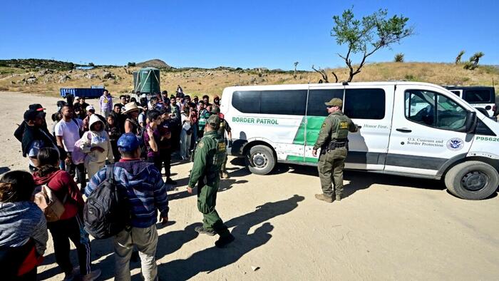NextImg:DHS Revokes Temporary Legal Status Of 530,000 Immigrants