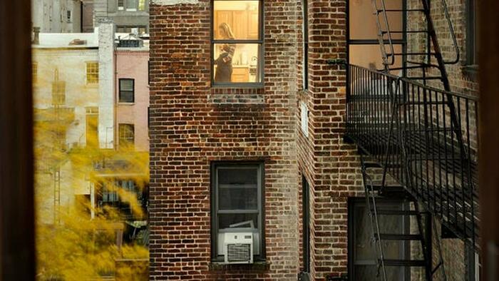 NextImg:Manhattan Apartment Rents Hit Record High Amid "Irrational" Bidding Wars