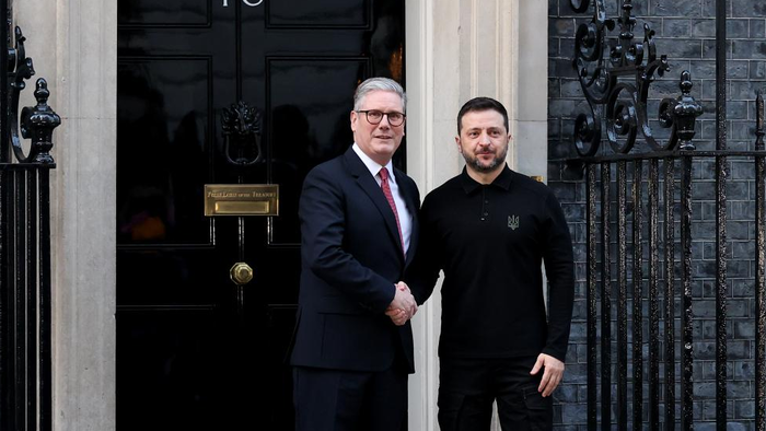 NextImg:European Leaders Embrace Zelensky In London, Start Work On Alternate Peace Plan