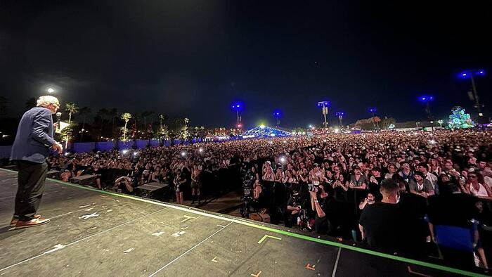 NextImg:Here's Bernie Sanders 'Fighting The Oligarchy'... At Coachella