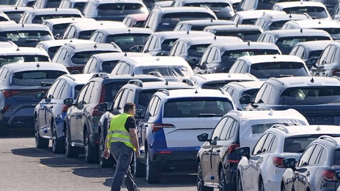 NextImg:Deutsche Bank: Tariff Burden In Auto Industry Will Be Shared, Just As It Was During COVID