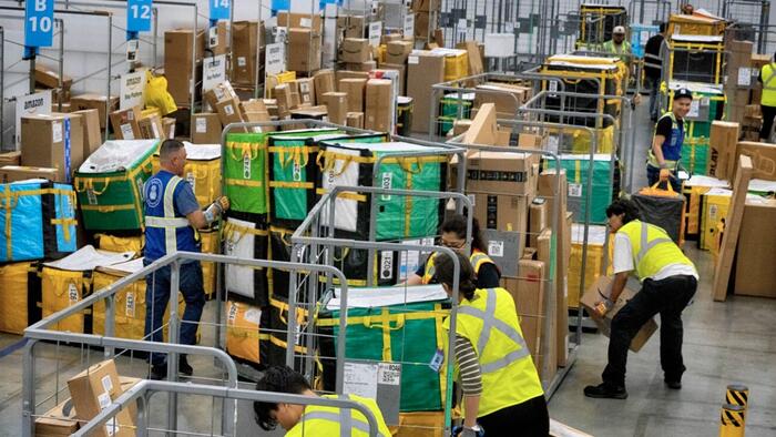 NextImg:Amazon Re-Implementing Metal Detector Screening, Registering Phones, For Warehouse Employees