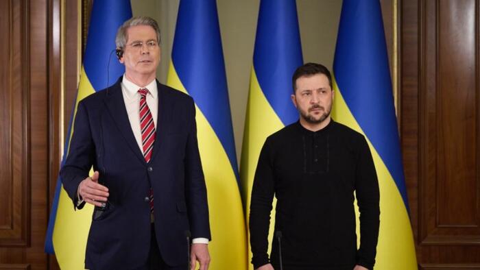 NextImg:Scott Bessent Exposes Zelensky's Lies In Dodging U.S. Minerals Deal