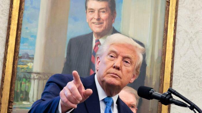 NextImg:Trump Says Baby Bonus For Moms "Sounds Like A Good Idea"