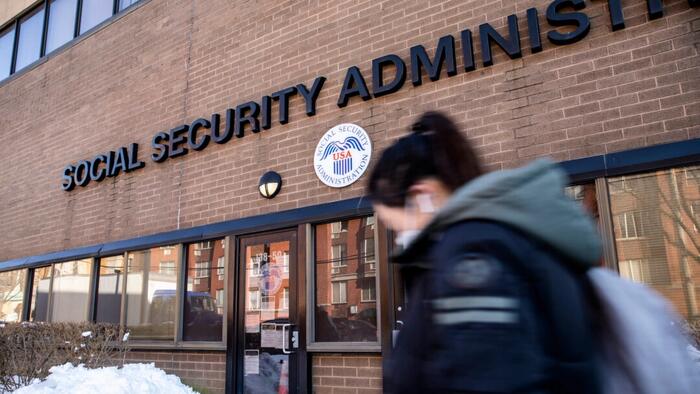 NextImg:Trump Signs Order Barring Illegal Immigrants From Receiving Social Security