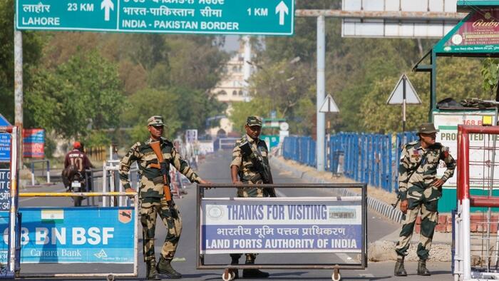 NextImg:Pakistan & India Exchange 2nd Straight Day Of Border Fire: 'On The Brink'
