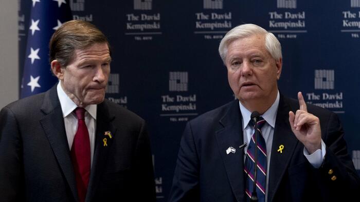 NextImg:Bipartisan Senators Prepare 500% Uranium, Oil Tariffs If Russia Doesn't Negotiate