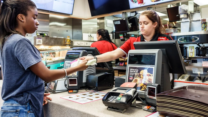 NextImg:Peak Earnings Pulse: Consumer Pullback Theme Gains Momentum