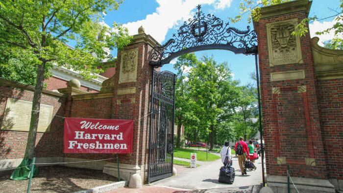 NextImg:Trump Blocks Harvard From New Federal Grants