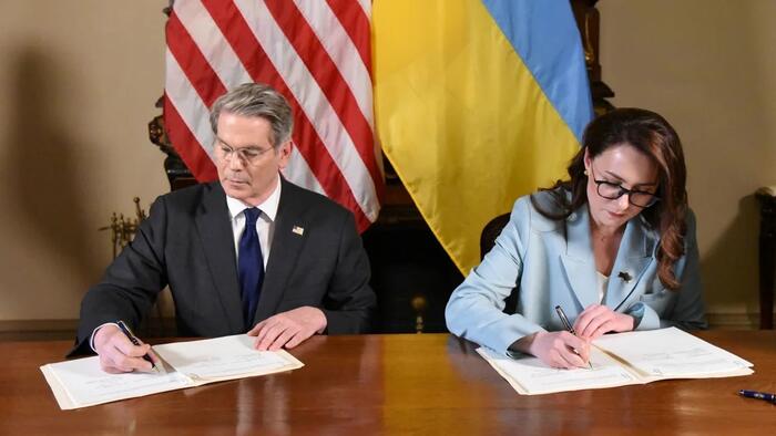 NextImg:Kremlin Reacts To Minerals Deal Signing: 'Trump Has Broken The Zelensky Regime'
