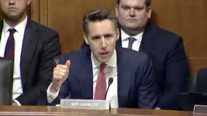 NextImg:"Modern-Day Monopoly": GOP Senator Sounds Alarm On Mega Corporations Hijacking US' Beef Supply
