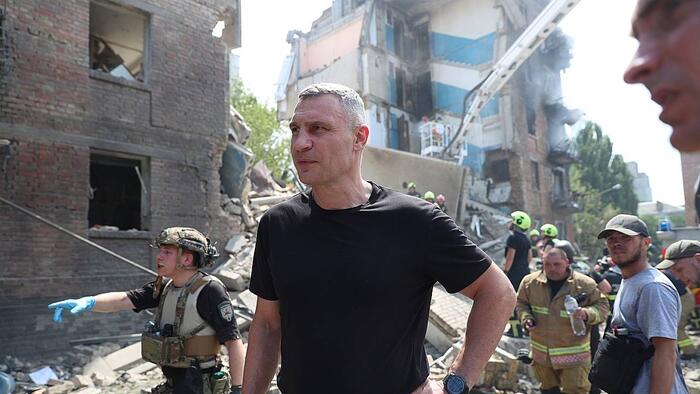 NextImg:Ukraine "Stinks Of Authoritarianism" - Kiev Mayor Klitschko Hits Out At Zelensky