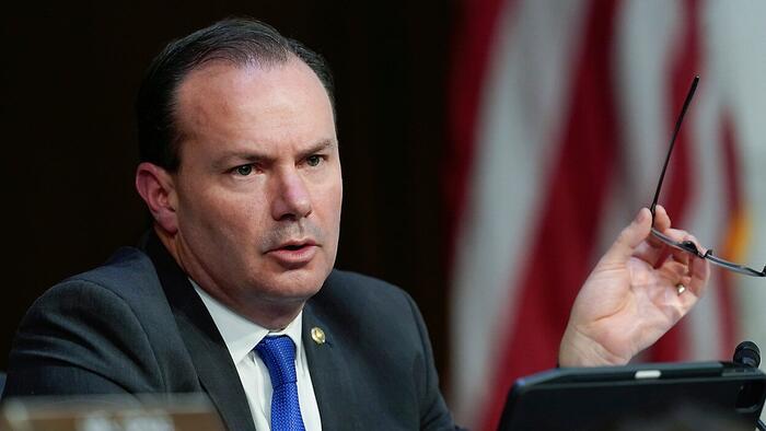 NextImg:Mike Lee Proposes Constitutional Amendment to Oust Congress When Deficit is Too High