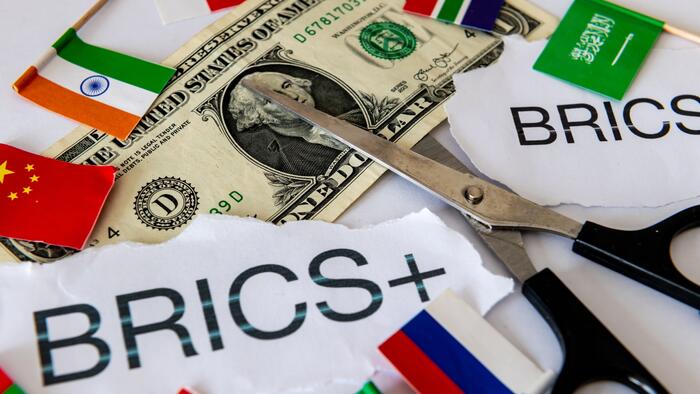 NextImg:Dollar's Decline Meets Rising Dedollarization: The Threat Comes From Within