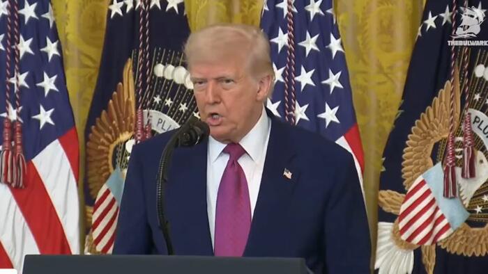 NextImg:Trump Says He Won't Fire "Numbskull" Powell, But Demands Rate Cuts