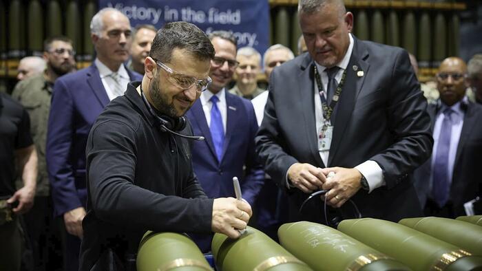 NextImg:Zelensky Pushes New Arms Package Discussion With Trump At G7