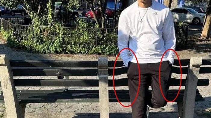 NextImg:Hakeem Jeffries Ditches Gym, Flexes Photoshop Instead