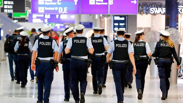 NextImg:"You Don't Have To Show Your ID Anywhere" – Police Union & AfD Rage s 1 In 5 Illegals Now Simply Flying Into Germany