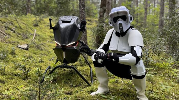 NextImg:"No CGI, No AI, Pure Engineering": Watch Raw Footage Of 'Star Wars'-Style Speeder Bike 