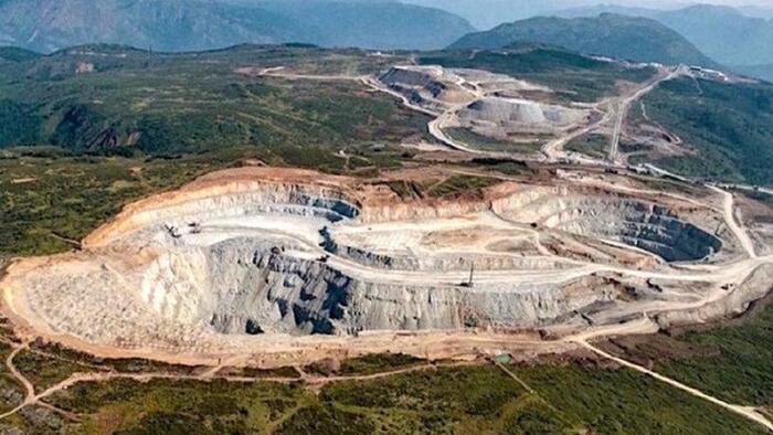 NextImg:Gold Miners Trapped 500 Meters Underground In British Columbia