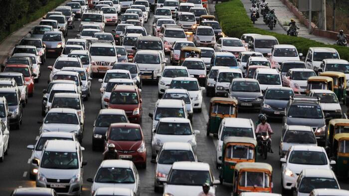 NextImg:Delhi Bans Fuel for Older Vehicles in Pollution Crackdown