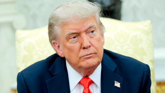 NextImg:Trump Extends Federal Hiring Freeze Until October