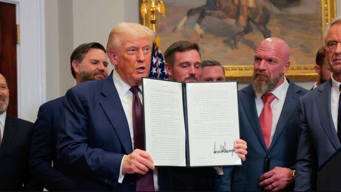 NextImg:Trump Signs Executive Order Bringing Presidential Fitness Test Back To Public Schools