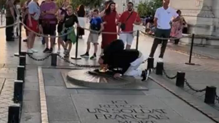 France Revokes Residency of Moroccan for Desecrating Tomb of Unknown Soldier
