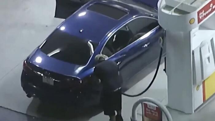 NextImg:Watch: Stolen Car Suspect Stops To Pump Gas Mid-Police Chase In LA