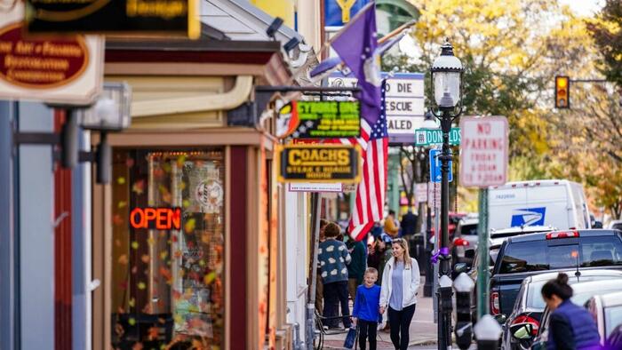 NextImg:Small Business Lending Faces Mixed Signals Amid Economic Shifts