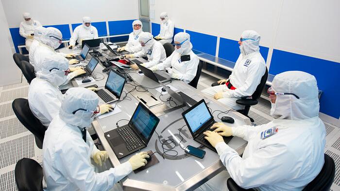 NextImg:Intel Soars On Report US Government To Buy Stake In Chip Giant