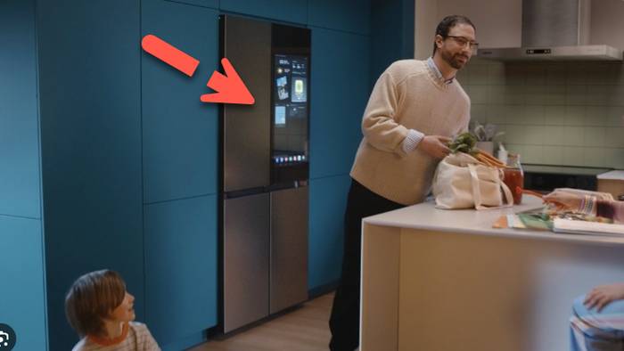 NextImg:Samsung's Smart Fridge Turns Your Kitchen Into An Ad Billboard
