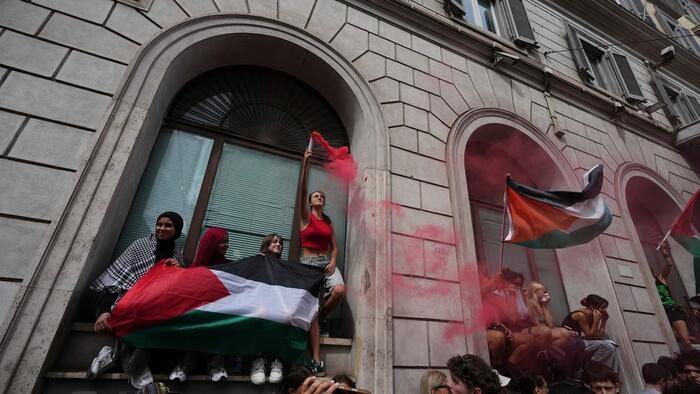 NextImg:Massive Pro-Palestine Protests Rock Italy, 60 Officers Injured