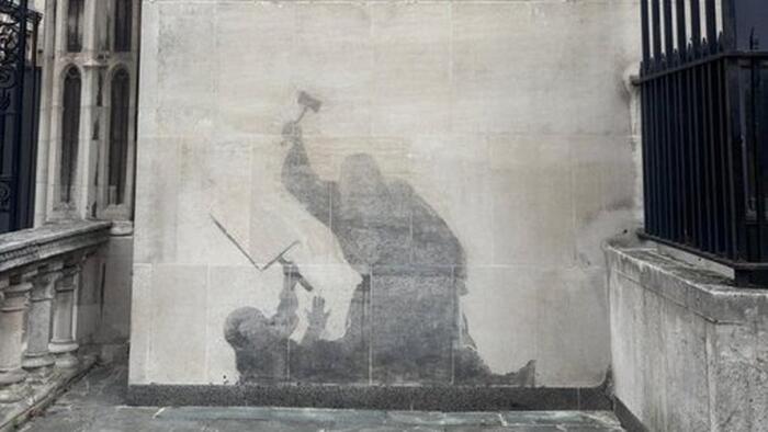 NextImg:"Art Must Always Tell The Truth"