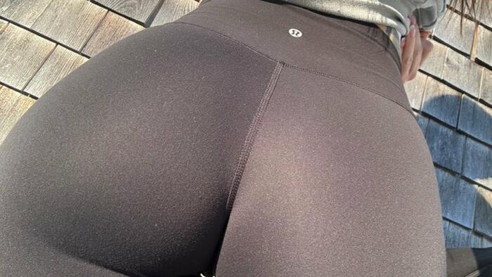 NextImg:Lululemon Plunges On Weak Guidance As Sexy Leggings Demand Slumps