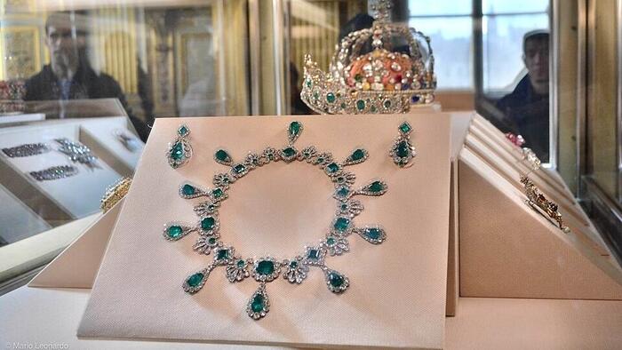 Louvre Heist Suspects Caught, Crown Jewels Still Missing Louvre Heist Suspects Caught, Crown Jewels Still Missing