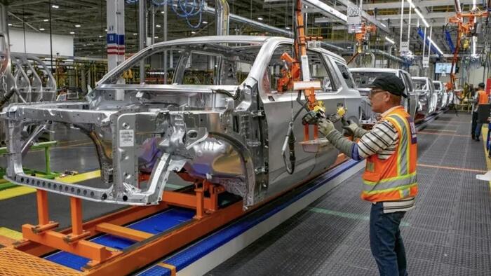 GM Lays Off 200+ Workers at Warren Tech Center