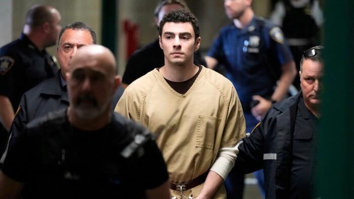 NextImg:Luigi Mangione's Lawyers Ask Judge To Dismiss Federal Charges In Assassination Of UnitedHealthcare CEO