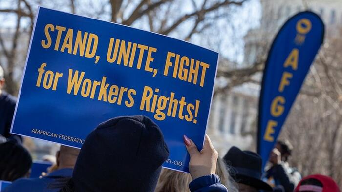 “A National Disgrace”: Largest Federal Worker Union Sides With GOP Plan To End Shutdown “A National Disgrace”: Largest Federal Worker Union Sides With GOP Plan To End Shutdown