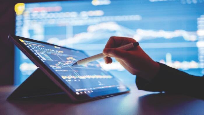 Economic Reacceleration: A Contrarian View Economic Reacceleration: A Contrarian View