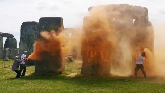 Climate Activists Who Vandalized Stonehenge Acquitted And Set Free Climate Activists Who Vandalized Stonehenge Acquitted And Set Free