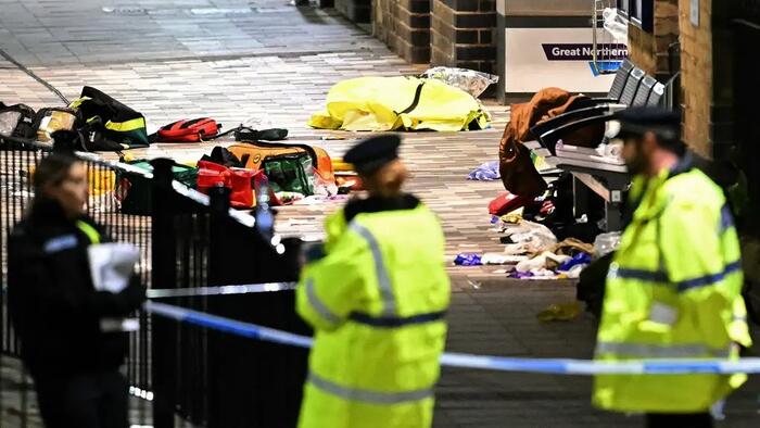 9 People In Critical Condition After Mass Stabbing On UK Train 9 People In Critical Condition After Mass Stabbing On UK Train
