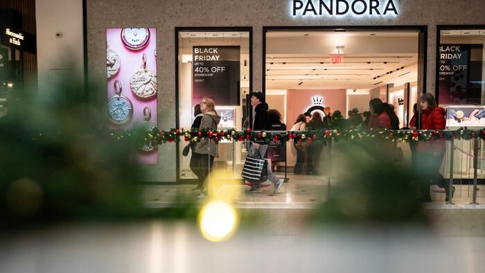 Economic Confidence Slips To 17-Month Low, Holiday Spending Plans Weaken Economic Confidence Slips To 17-Month Low, Holiday Spending Plans Weaken