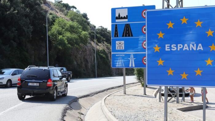 Bus Drivers Arrested For Earning Up To €50k-A-Year Cash Transporting Illegals Between France And Spain