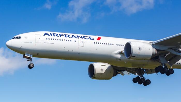 Airlines Still Avoid Iran, Iraq Airspace Despite Reopening - Trump Assures Tehran No Strikes Imminent