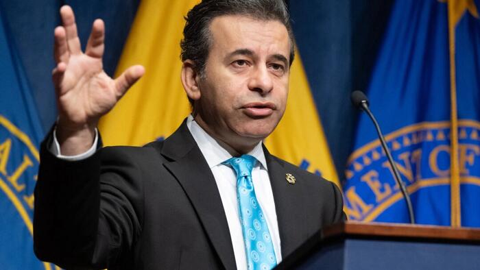 zerohedge.com - Tyler Durden - FDA Says Many Fitness Wearables, AI Tools Exempt From Regulation