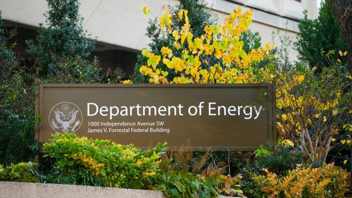 US Senators Urge Ban on Chinese Nationals in National Labs Over AI ...