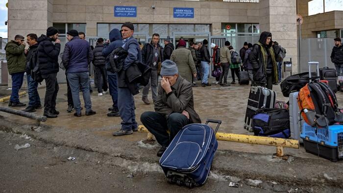 zerohedge.com - Tyler Durden - Iranians Seal Windows & Store Food, Water As They Prepare For Attack