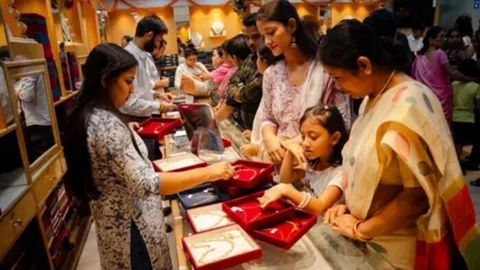Indians Bought More Gold Than Stocks In January, Goldman Sees Pros Buying Long-Dated Calls