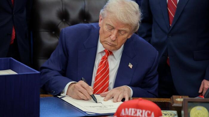 zerohedge.com - Tyler Durden - Trump Says He's Still Looking 'Seriously' At Sending $2,000 Tariff Rebate Payments